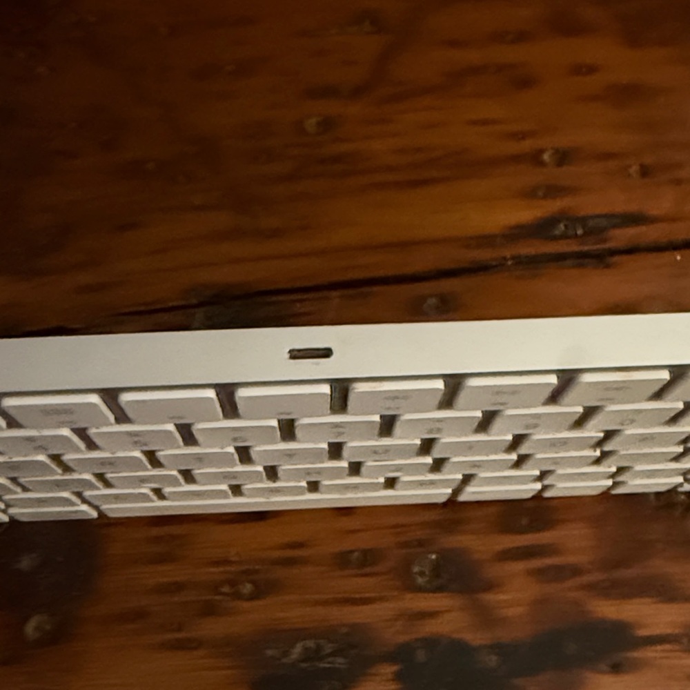 Apple Keyboard - Picture 4 of 5